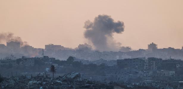 7.out.2024 - Fumaça é vista na região norte da Faixa de Gaza, após ataque de Israel