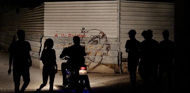 19.out.2020 - Cubanos nas ruas de Havana em meio a um apagão na ilha