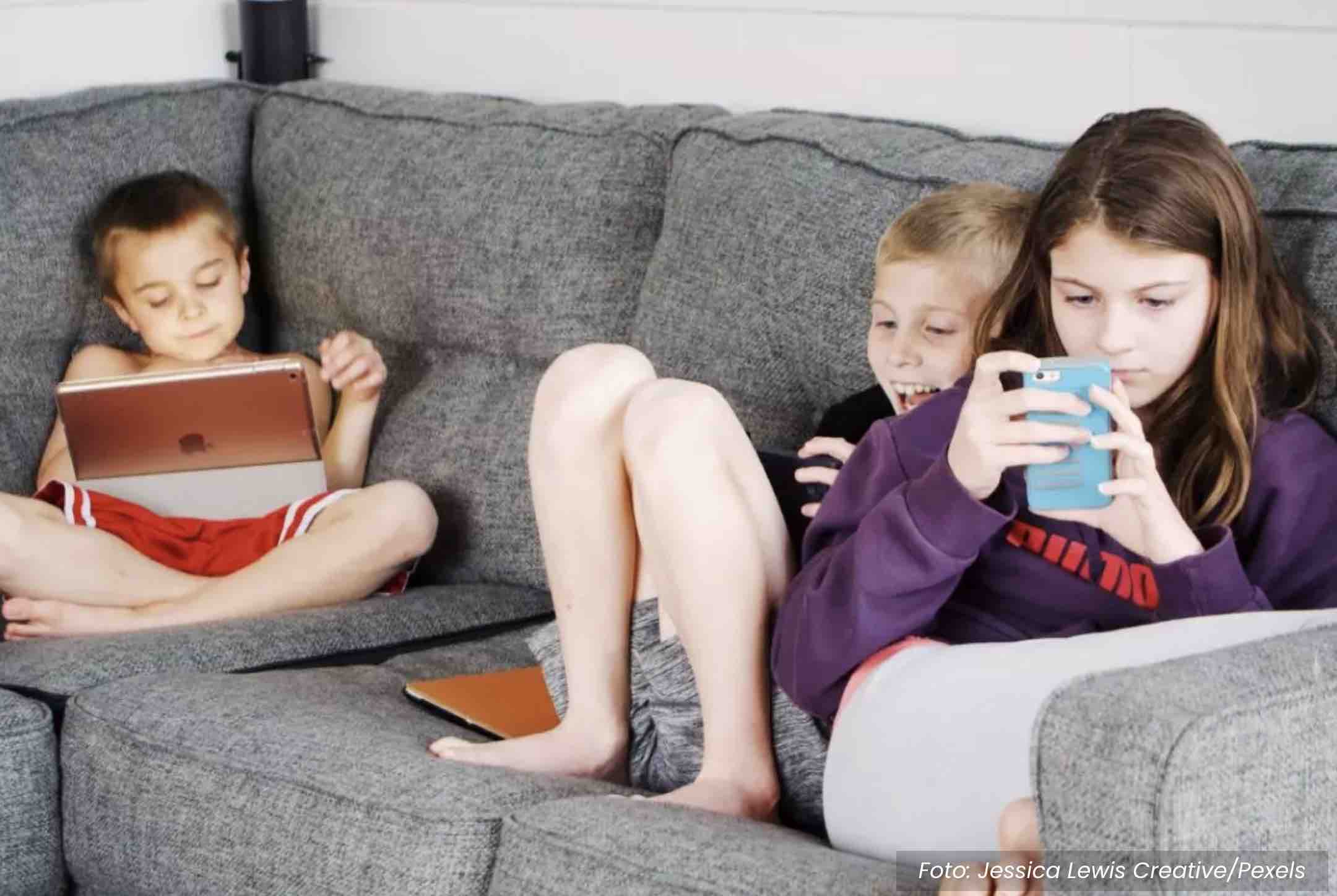 Australia bans access to social networks for children under 16