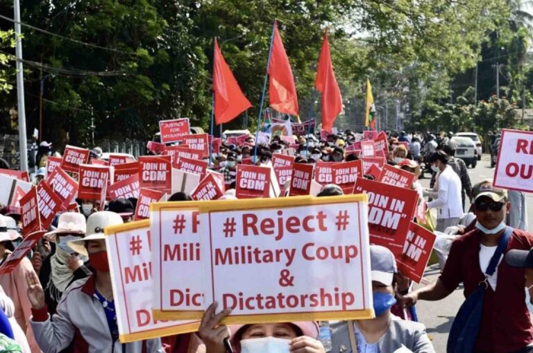 Autocratic regimes vs. democracies: What the numbers say
