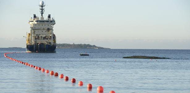 Sabotage? Chinese ship causes turnaround in case of broken submarine cables