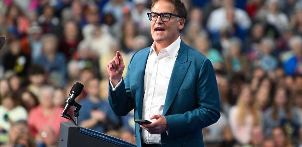 Mark Cuban fala em evento de campanha a favor de Kamala Harris