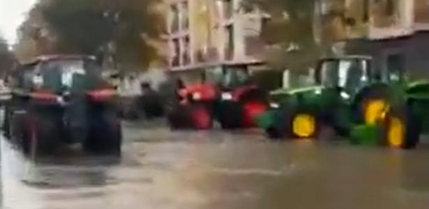 Two weeks after devastating floods, Spain activates red alert for rain in Valencia