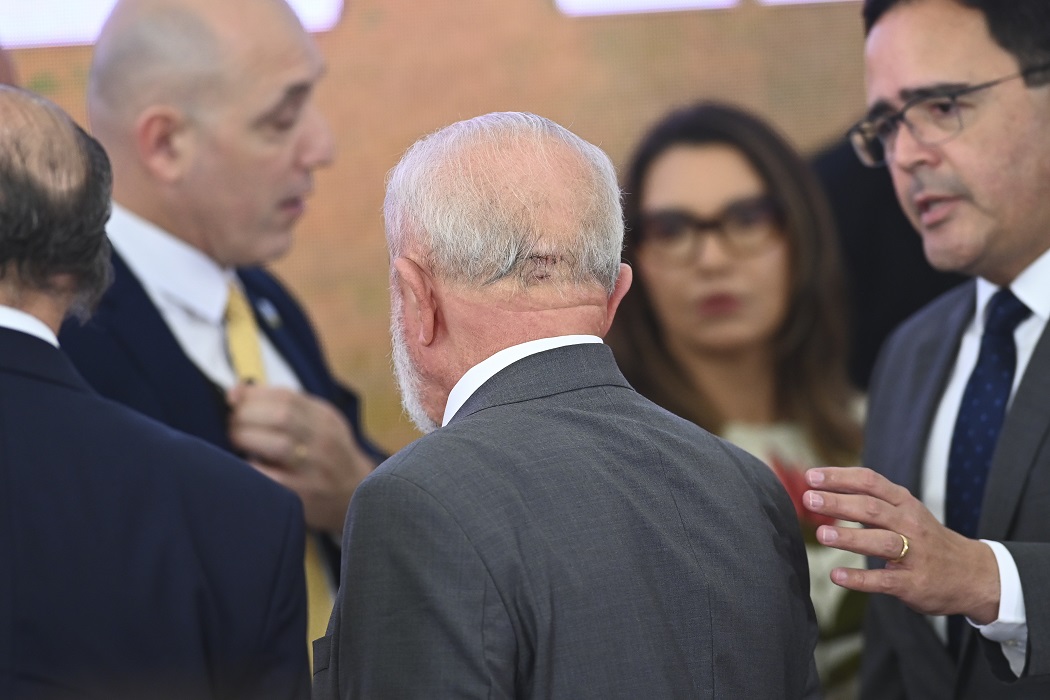 Lula must undergo a new procedure to block blood flow to the brain