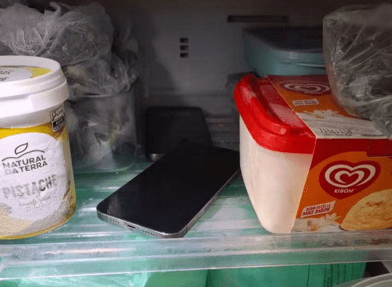PF finds cell phone in freezer in action against vote buying in Baixada Fluminense