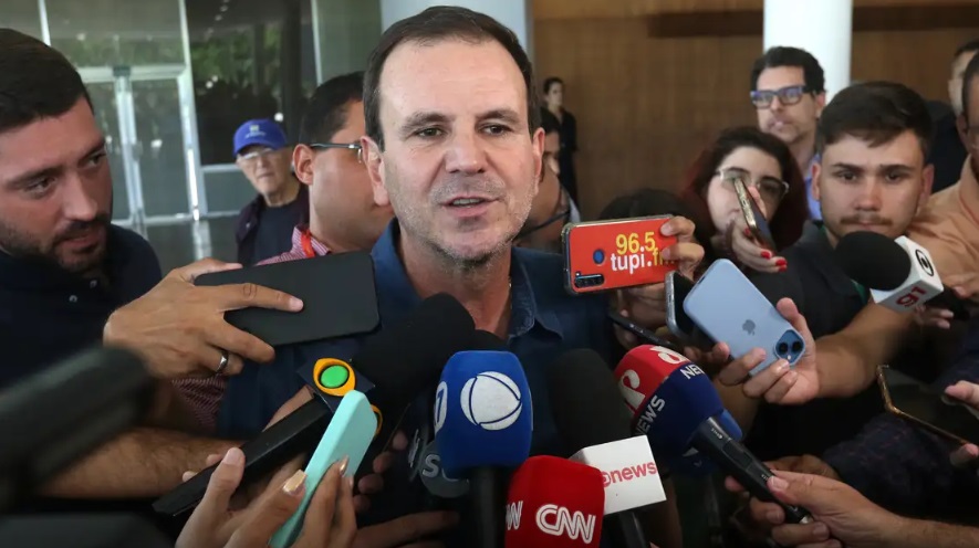 Re-elected for the 4th term, Mayor Eduardo Paes has a degree in Rio de Janeiro