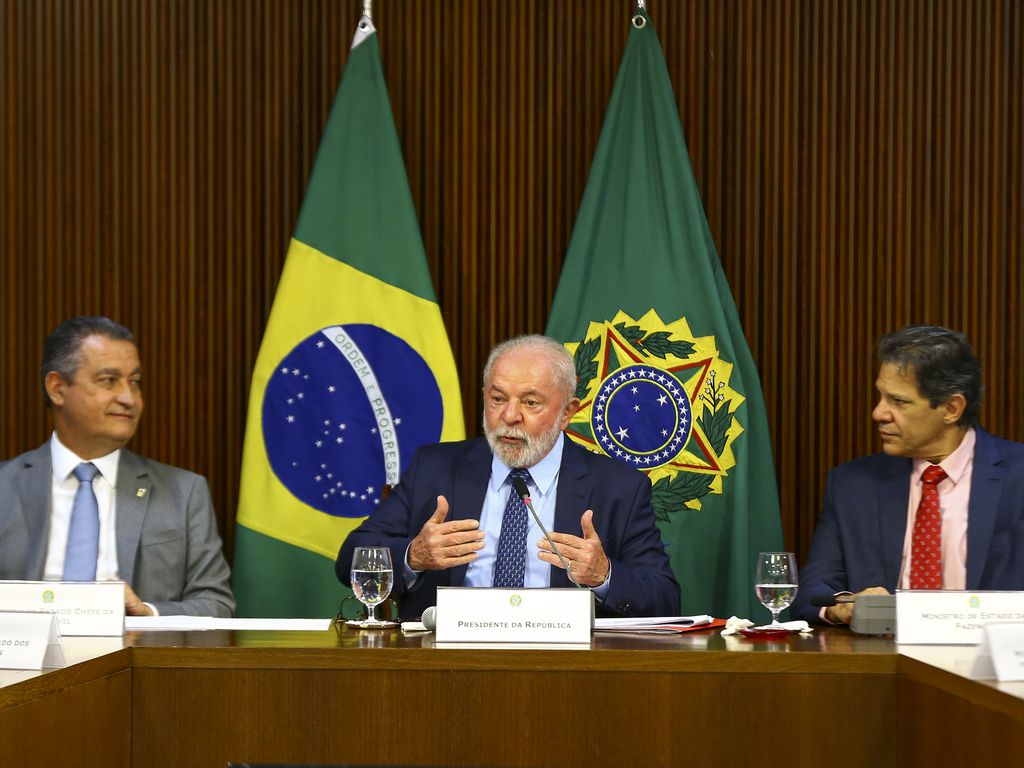 Released by doctors, Lula commands “light” ministerial meeting in Alvorada