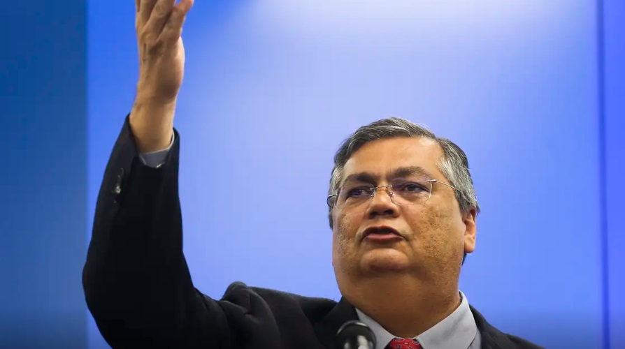 After Lira's request, Dino gives the Chamber a deadline of 8pm to respond to amendments