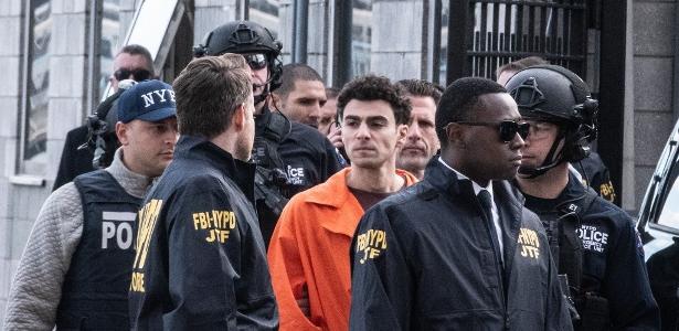 19.dez.2024 - Luigi Mangione após desembarcar de um helicóptero em Nova York