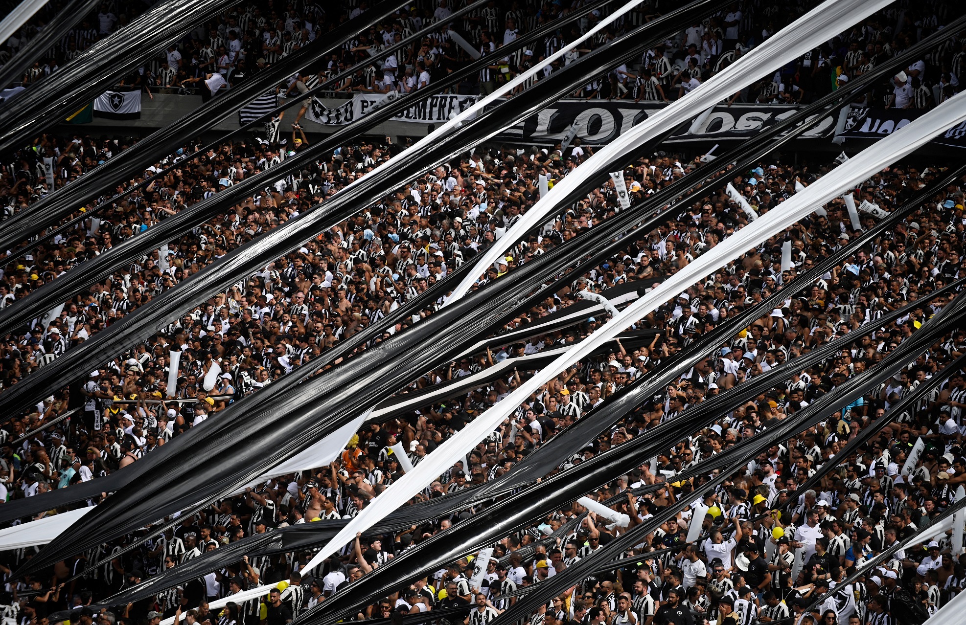 Governor of Sergipe is criticized for going to the Libertadores final after being removed