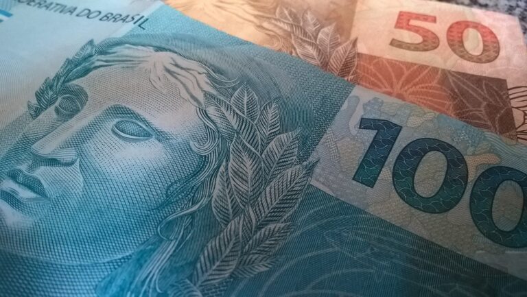 Lula signs decree adjusting the minimum wage to R$1,518 in 2025
