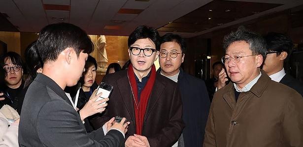 3.dez.2024 - O líder do Partido do Poder Popular, Han Dong-hoon