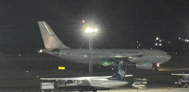Aeronave da FAB que transportou deportados dos EUA pousa em Aeroporto Internacional de BH