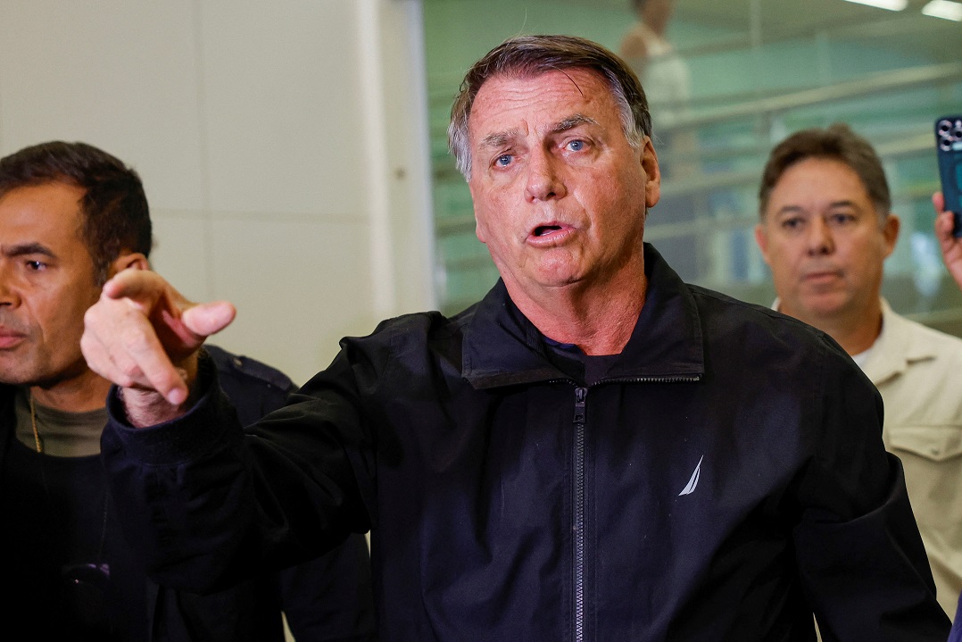 “I won't escape from Brazil,” says Bolsonaro about Moraes decisions