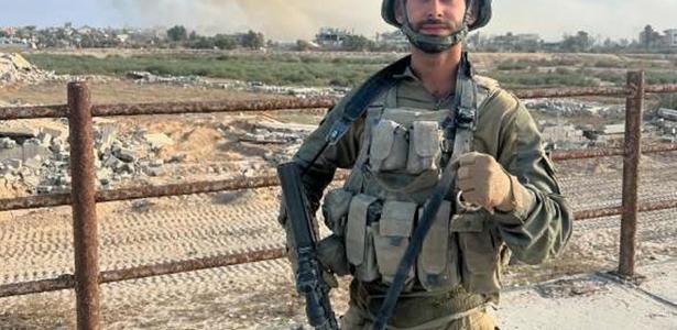 Yuval Vagdani posa para foto após uma explosão. Nas redes sociais, ele marcou que estava na cidade de Gaza
