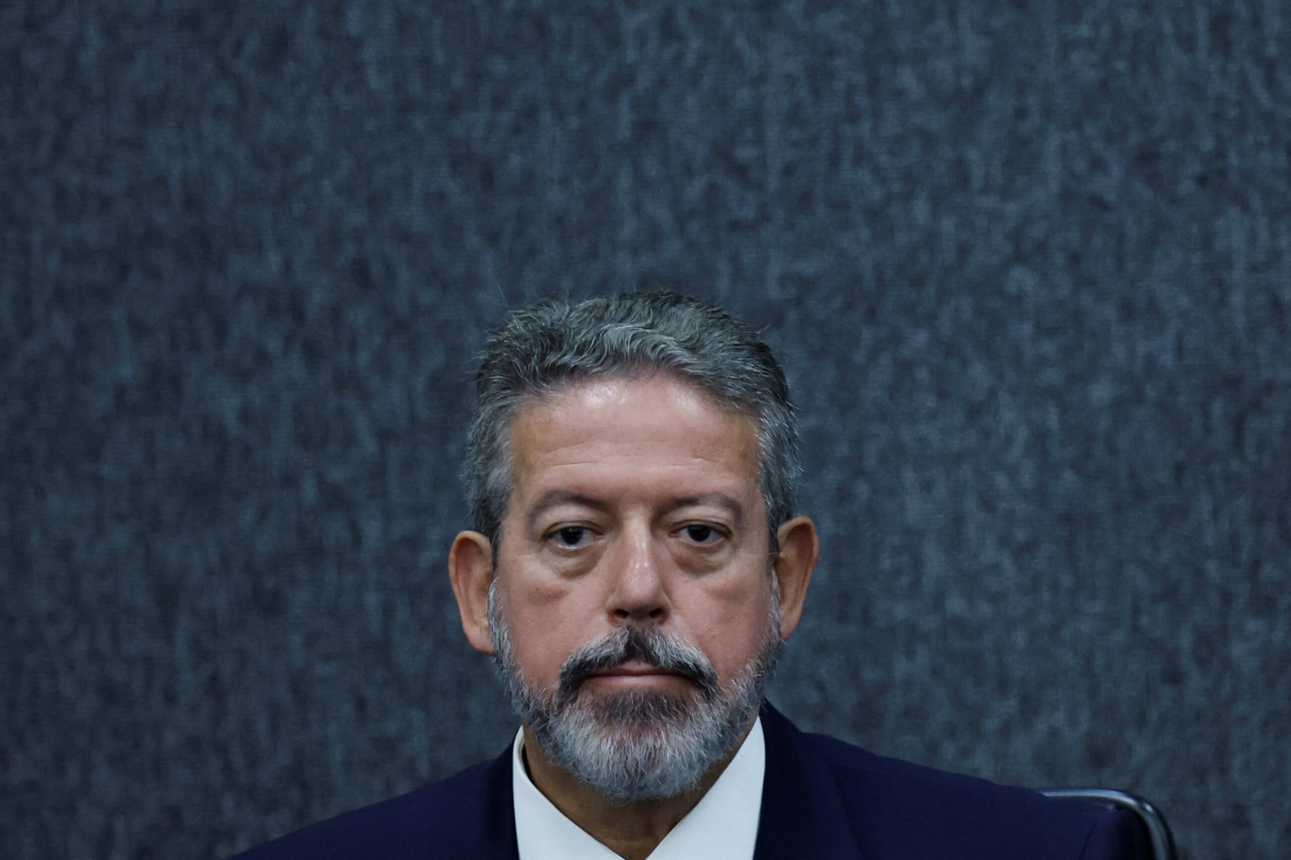 Lira replaces her father in inauguration and talks about delicate health in an emotional speech