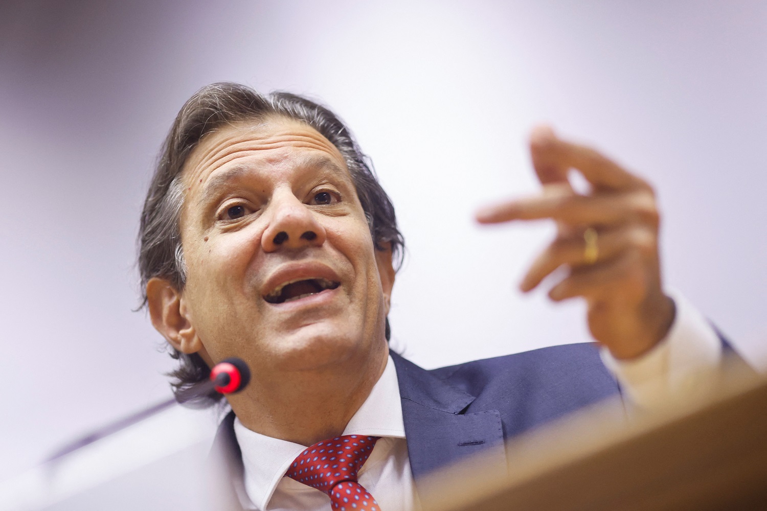 Payroll interest ceiling is under discussion and will be deliberated by Lula, says Haddad