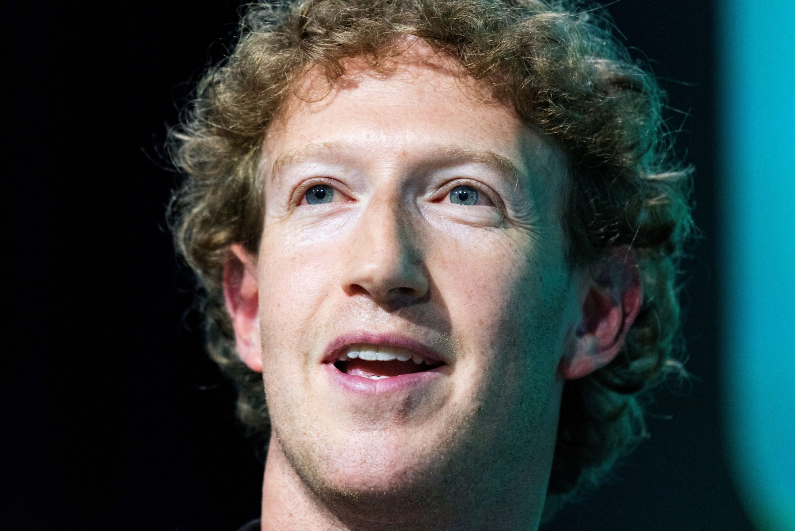What is known about the R$1.6 billion bunker that Mark Zuckerberg built in Hawaii
