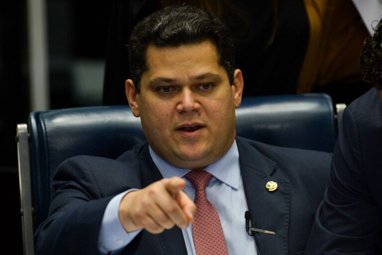 Who are the candidates for the presidency of the Senate and its supporters
