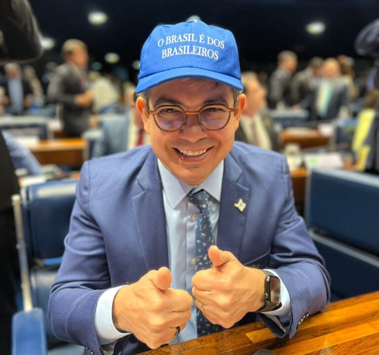 Eduardo Bolsonaro and Randolfe Rodrigues discuss on the networks about 'Caps a la Trump'
