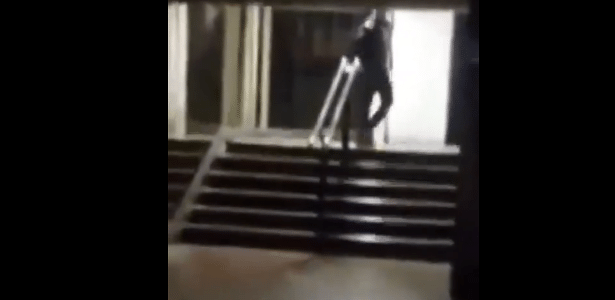 25.fev.25 - Blecaute no Chile: usuário posta escuridão em estação de metrô