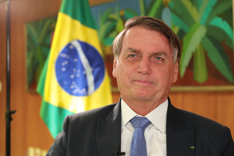 Bolsonaro goes to the Senate for lunch of the opposition block
