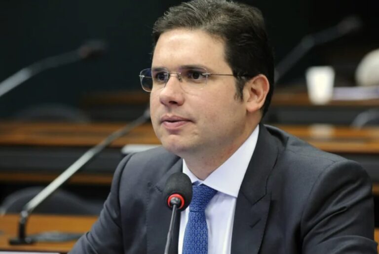 New Mayor presents himself as a left and right conciliator
