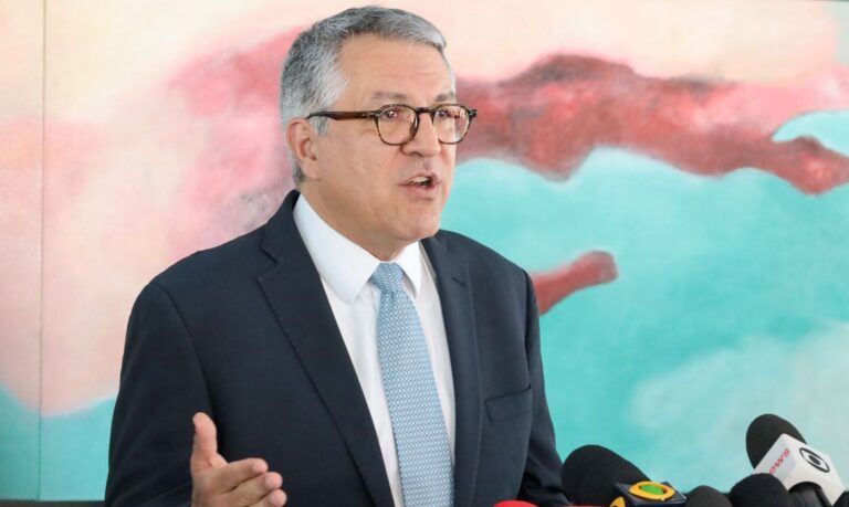 There is no forecast for voting on the exemption of IR in Congress, says Padilha
