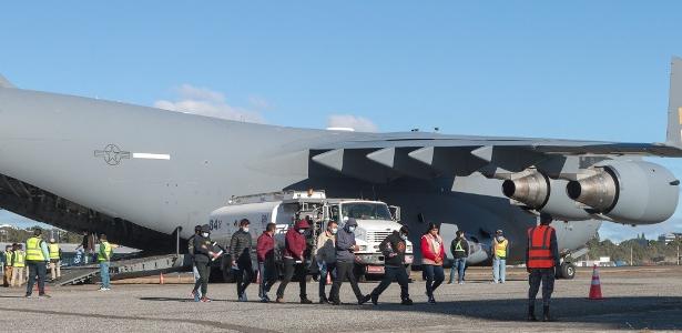Avião da Força Aérea Americana deixou imigrantes ilegais na Guatemala