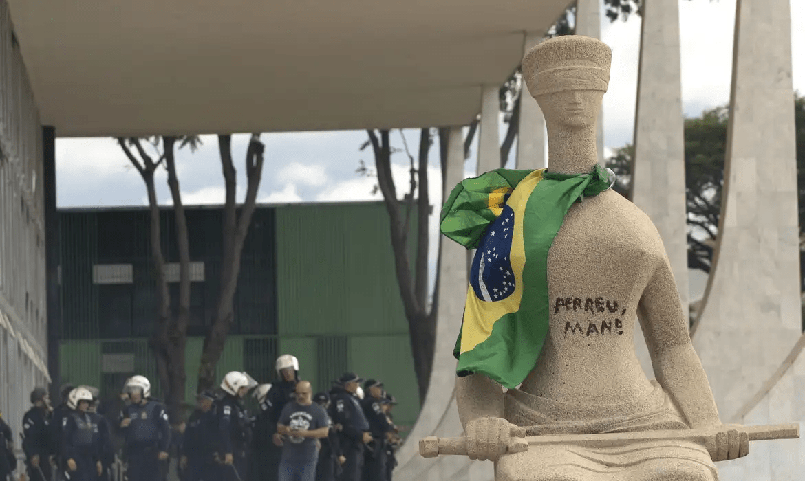 Bolsonaro says that Debora Rodrigues' house arrest was PGR's' tactical retreat '