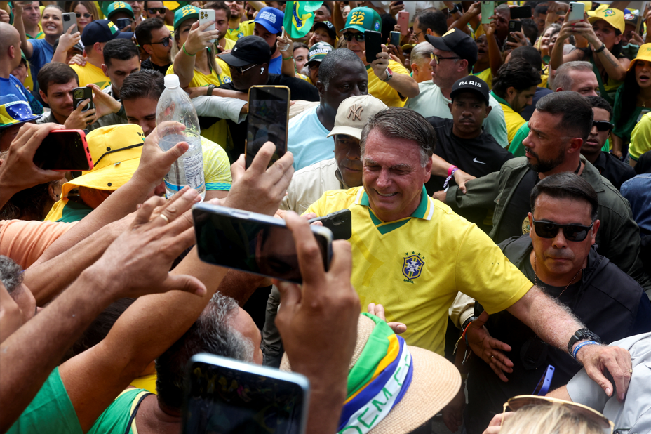Bolsonaro says in act in Copacabana that it will be a 'problem' for the STF 'arrested or dead'