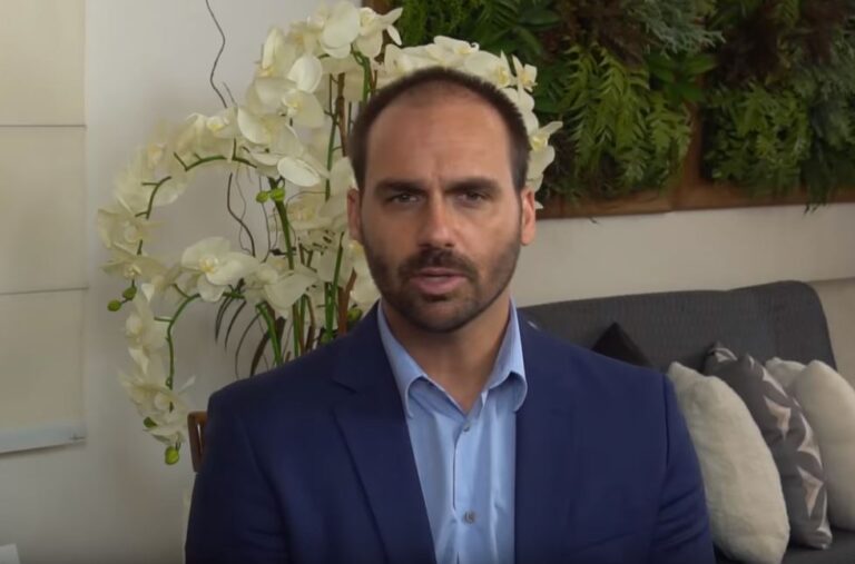 Eduardo Bolsonaro estimates that he will have a passport seized and speaks of 'Combined Game'
