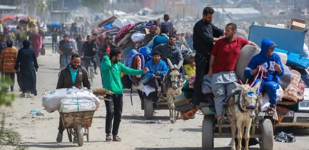 Palestinos deixam Beit Hanun, no norte da Faixa de Gaza