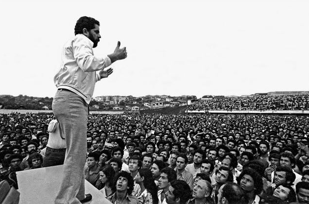 Michelle Bolsonaro publishes Lula's photo with T -shirt asking for amnesty in 1979