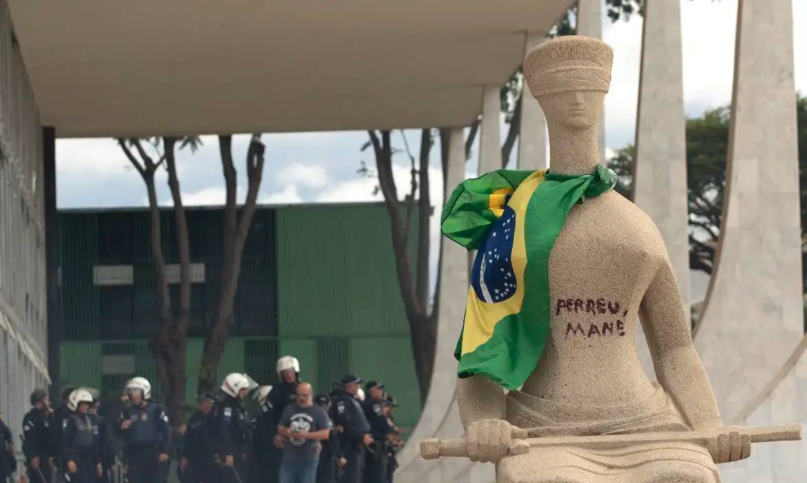 Moraes grants house arrest to the woman who spotted statue in the STF