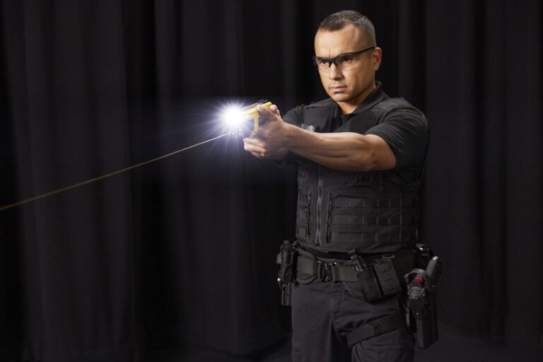 Taser manufacturer develops “secret” weapons for executives after crime in NY
