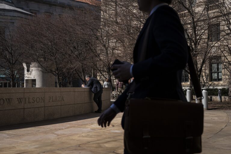 Threats, without toilet paper: US servers live chaos around the office
