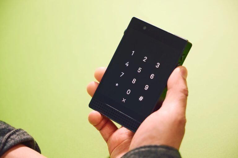 Brain Rot: Can using a less 'smart' phone help? This reporter tested
