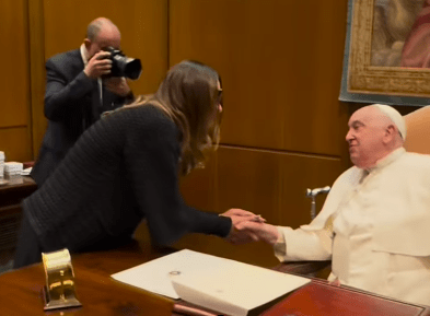 Janja is thrilled and remembers support from Pope Francis to Lula during the prison of the petista