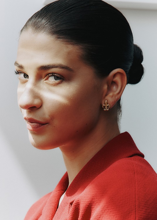 She wants to revolutionize the thrift stores online. She is also the youngest of Bill Gates