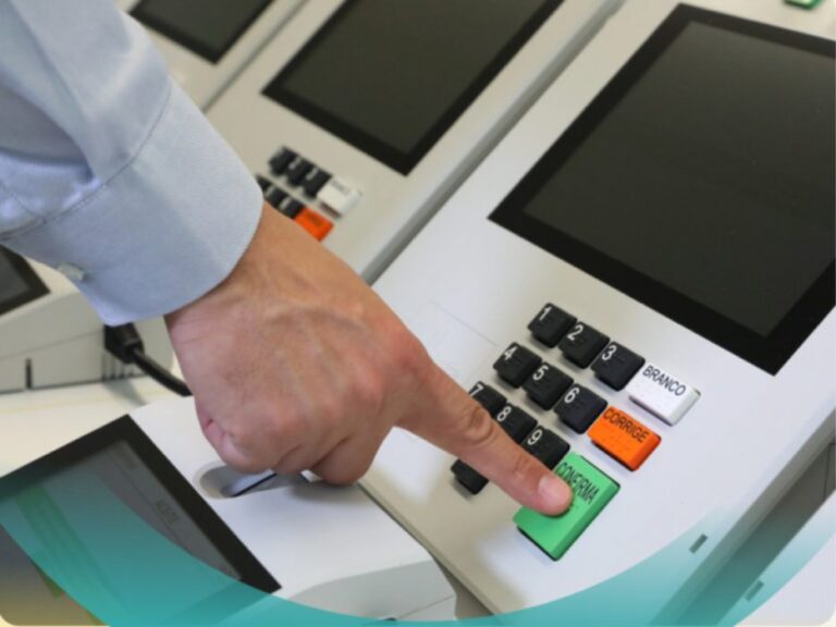 Chamber discusses a project that criminalizes the use of mobile phone in the voting booth
