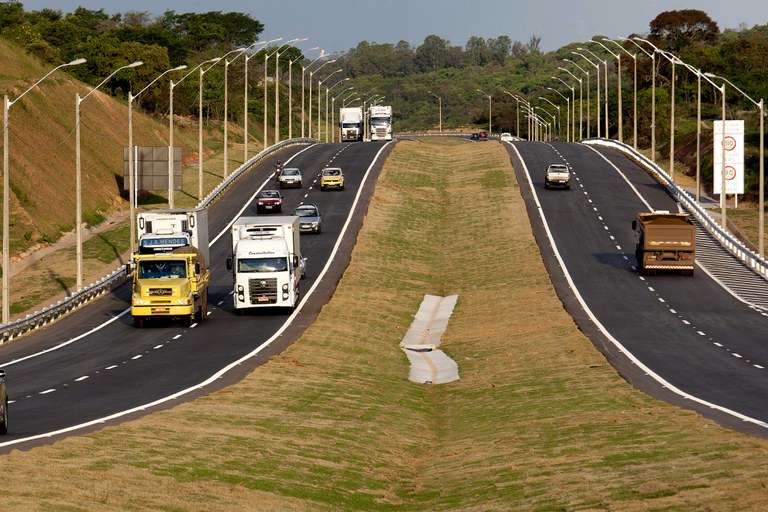 In Mexico, Brazilian government entourage seeks investments for highways

