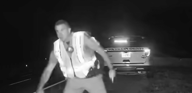 Police escape from being run over in the US by 'second fraction'; watch


