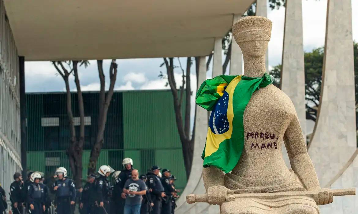 STF condemns a woman who spotted statue to 14 years in prison