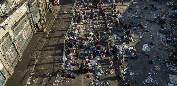 20.jun.2024 - Prefeitura de São Paulo instalou grades para delimitar o espaço do fluxo da