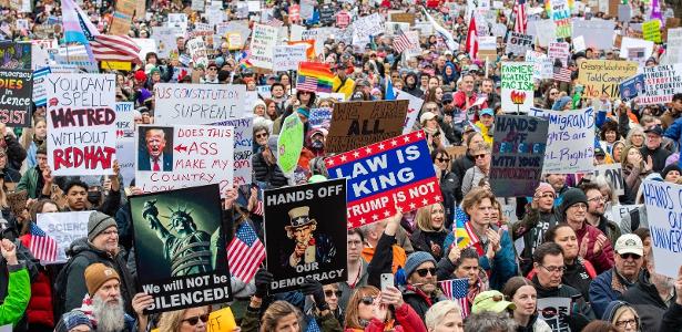 Tens of thousands of the streets in the US against Donald Trump


