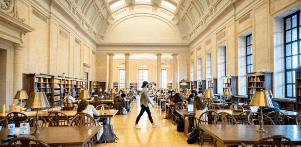 Uma das bibliotecas de Harvard