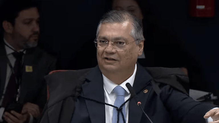 Dino suspends trial on civic-military schools in São Paulo
