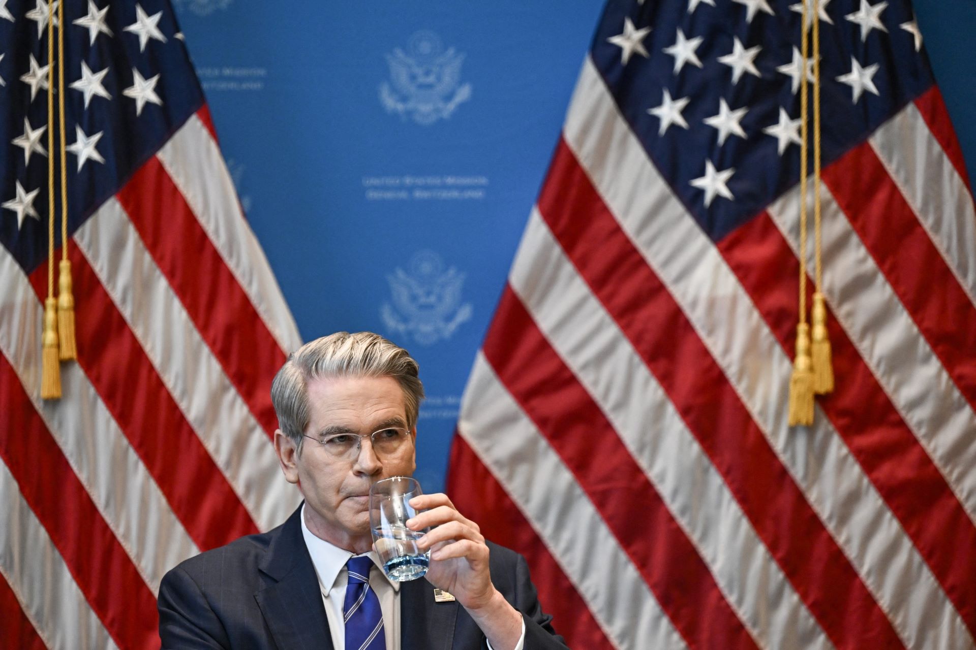 Dealbook: inside the commercial truce - temporary - between USA and China