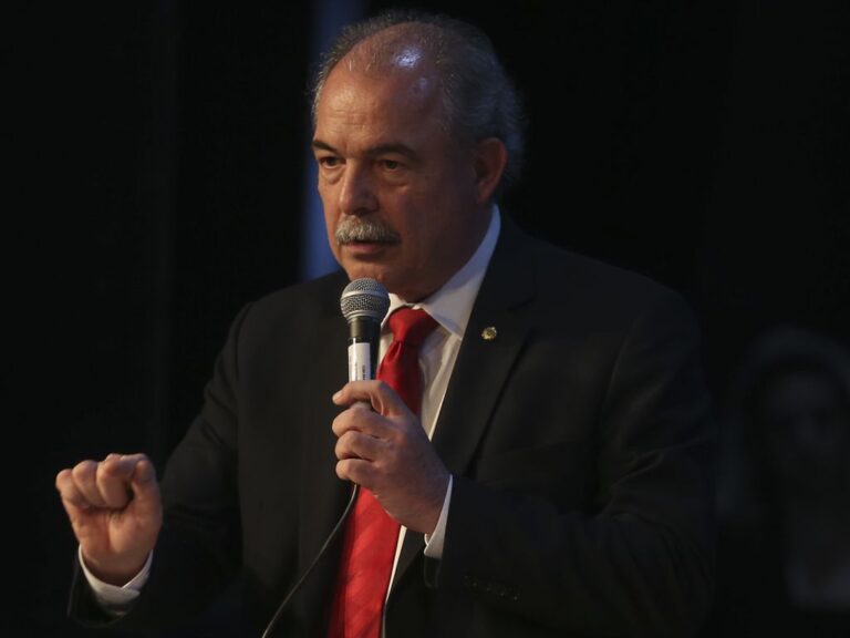 Mercadante defends taxation Bets to compensate IOF: “Selic generates debt, IOF, revenue”
